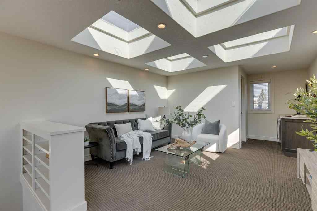 MLS® A2255369 - 1764 6 Avenue NW in Hillhurst Calgary, Residential