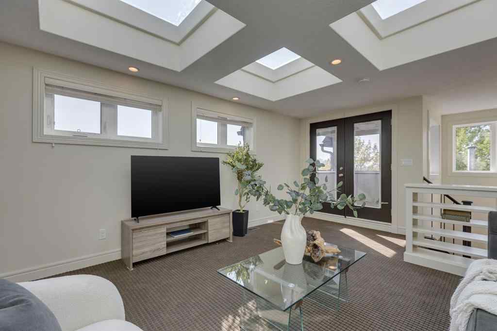 MLS® A2255369 - 1764 6 Avenue NW in Hillhurst Calgary, Residential