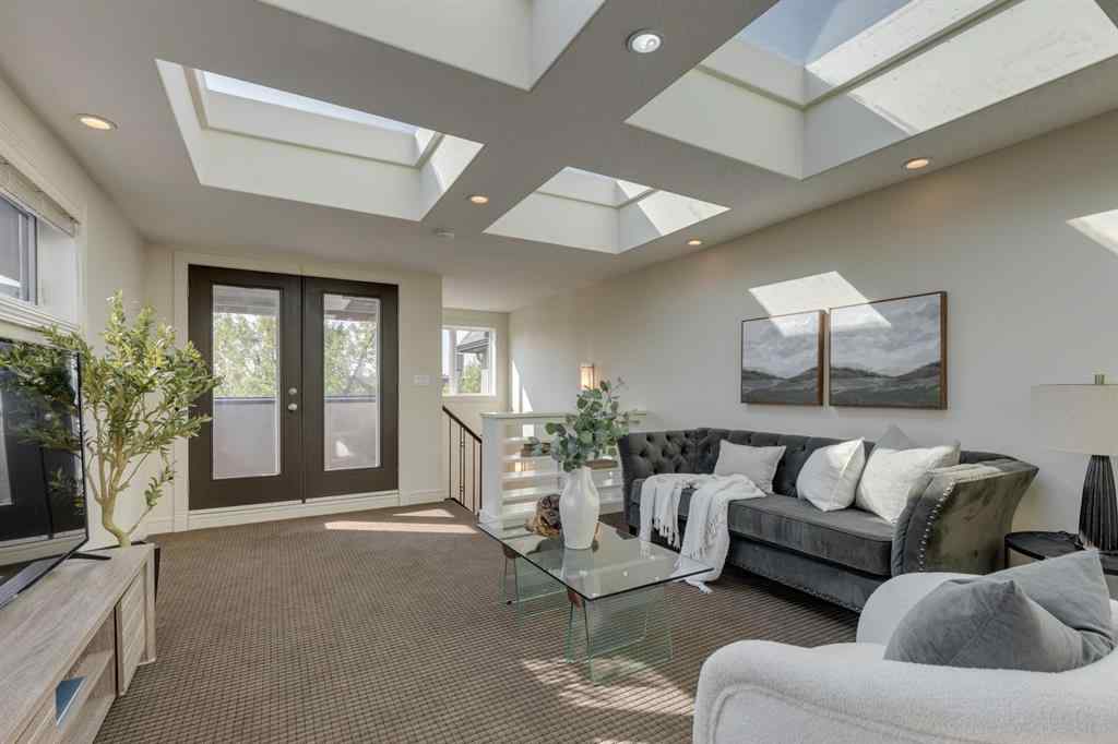 MLS® A2255369 - 1764 6 Avenue NW in Hillhurst Calgary, Residential