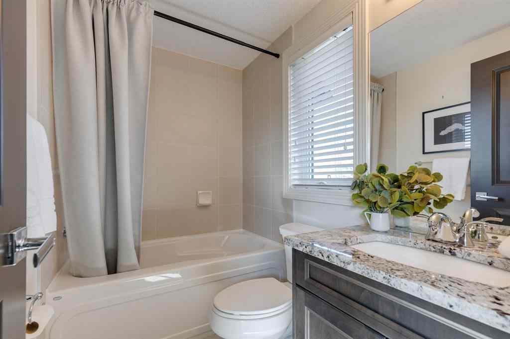 MLS® A2255369 - 1764 6 Avenue NW in Hillhurst Calgary, Residential