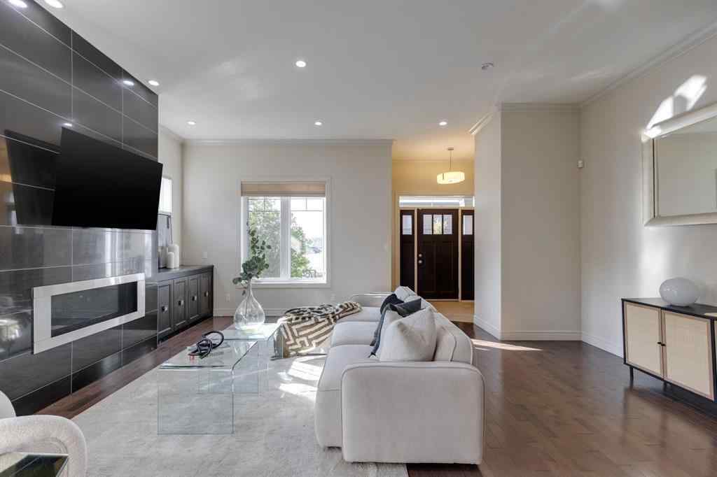 MLS® A2255369 - 1764 6 Avenue NW in Hillhurst Calgary, Residential