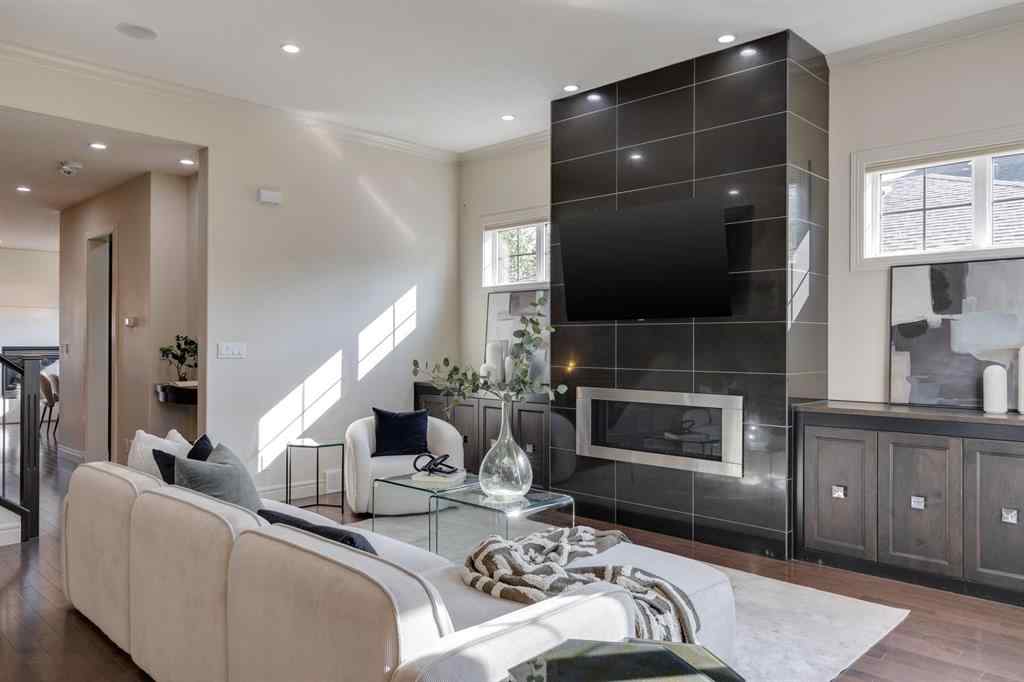 MLS® A2255369 - 1764 6 Avenue NW in Hillhurst Calgary, Residential