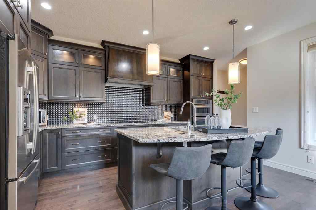 MLS® A2255369 - 1764 6 Avenue NW in Hillhurst Calgary, Residential