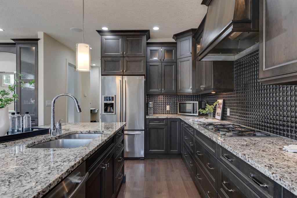 MLS® A2255369 - 1764 6 Avenue NW in Hillhurst Calgary, Residential