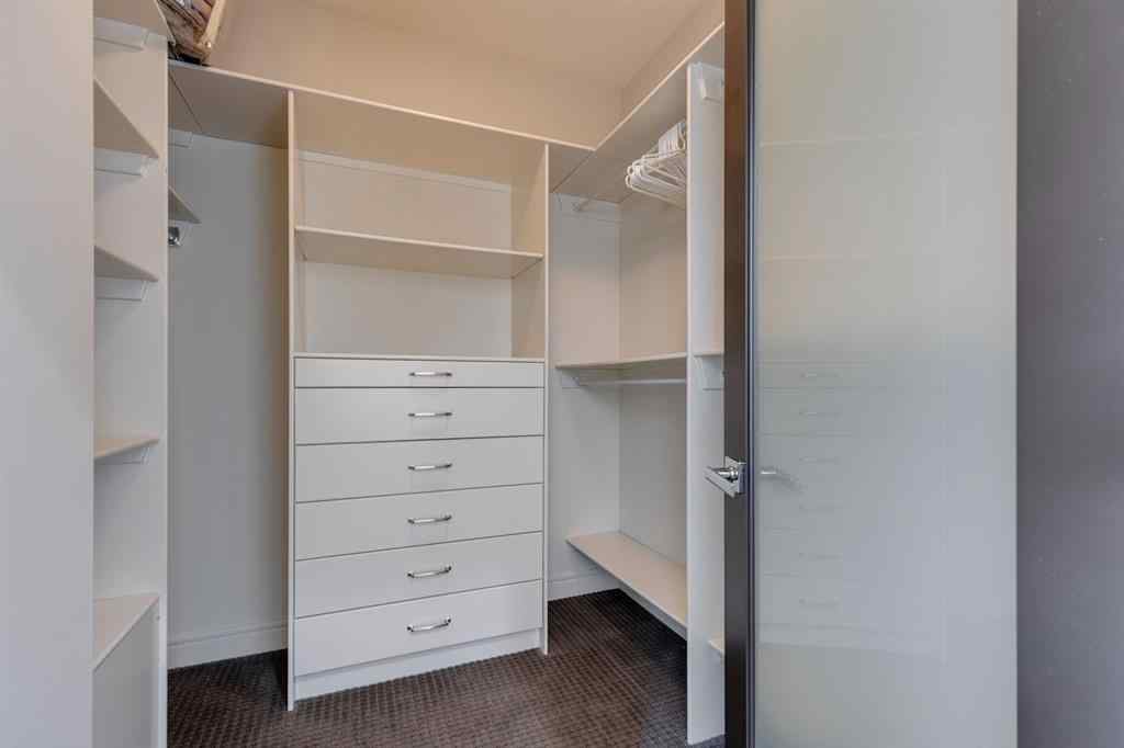 MLS® A2255369 - 1764 6 Avenue NW in Hillhurst Calgary, Residential
