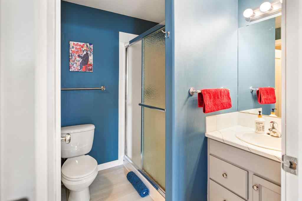 MLS® A2255373 - 5215 55 Avenue  in NONE Eckville, Residential