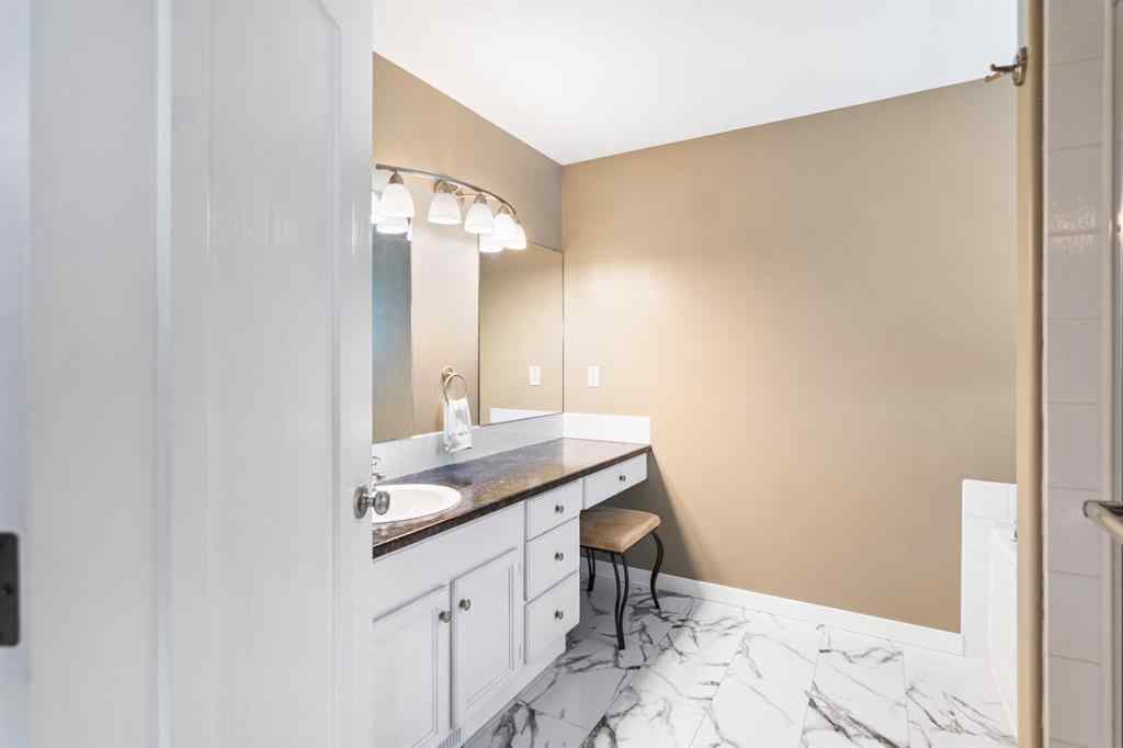 MLS® A2255373 - 5215 55 Avenue  in NONE Eckville, Residential
