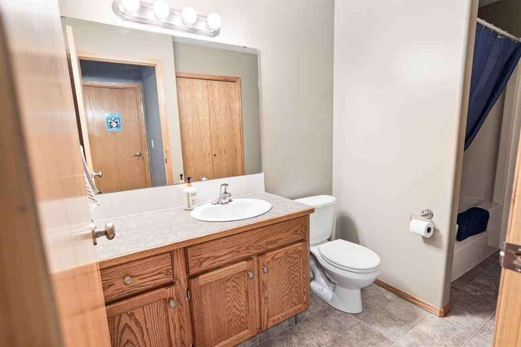 MLS® A2255373 - 5215 55 Avenue  in NONE Eckville, Residential