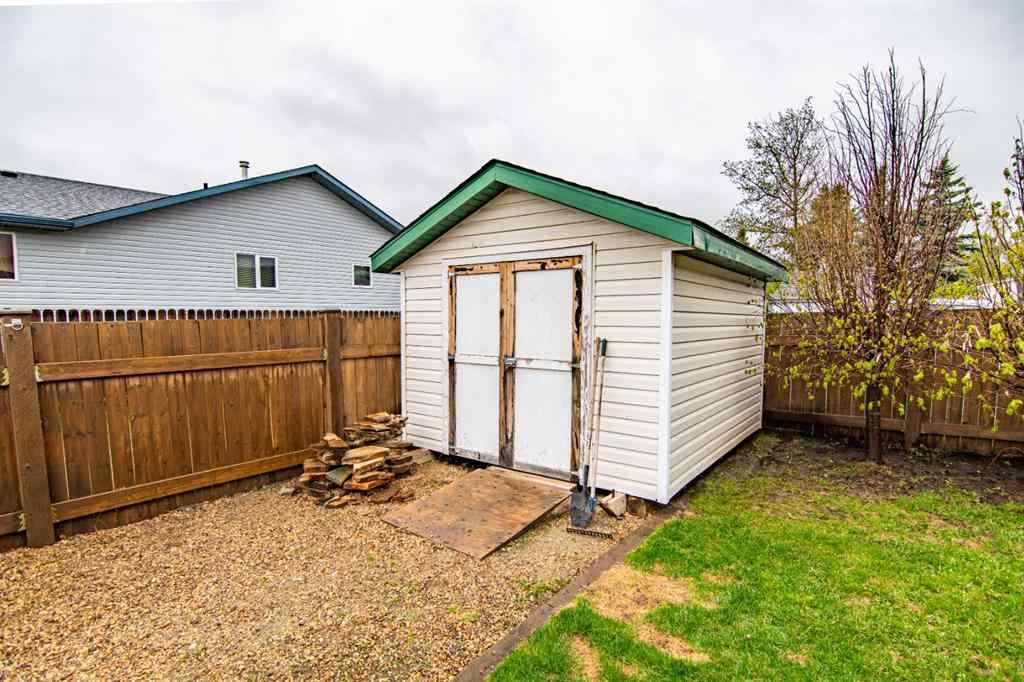 MLS® A2255373 - 5215 55 Avenue  in NONE Eckville, Residential