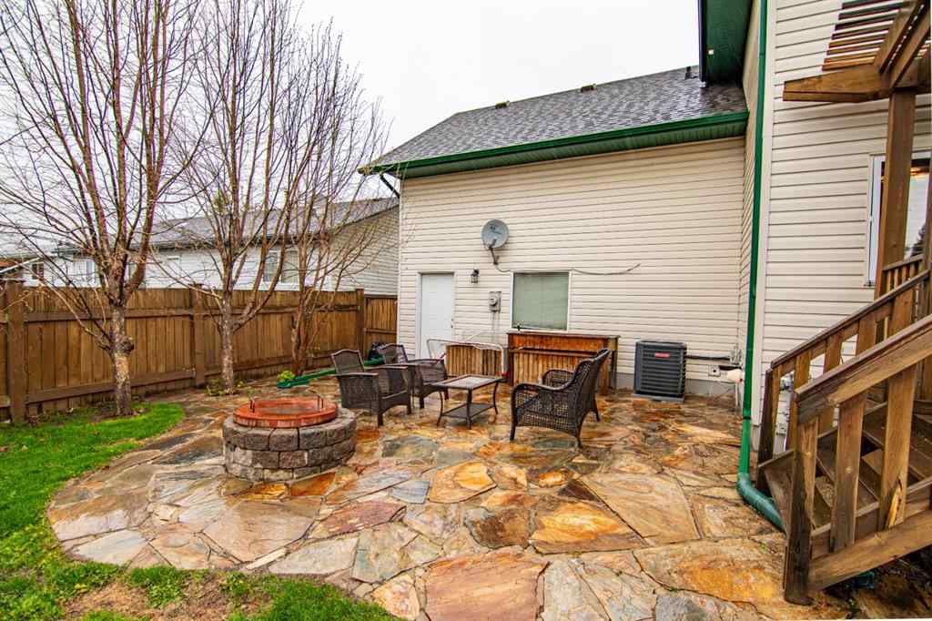 MLS® A2255373 - 5215 55 Avenue  in NONE Eckville, Residential