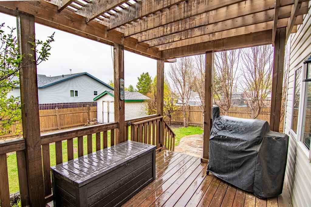 MLS® A2255373 - 5215 55 Avenue  in NONE Eckville, Residential