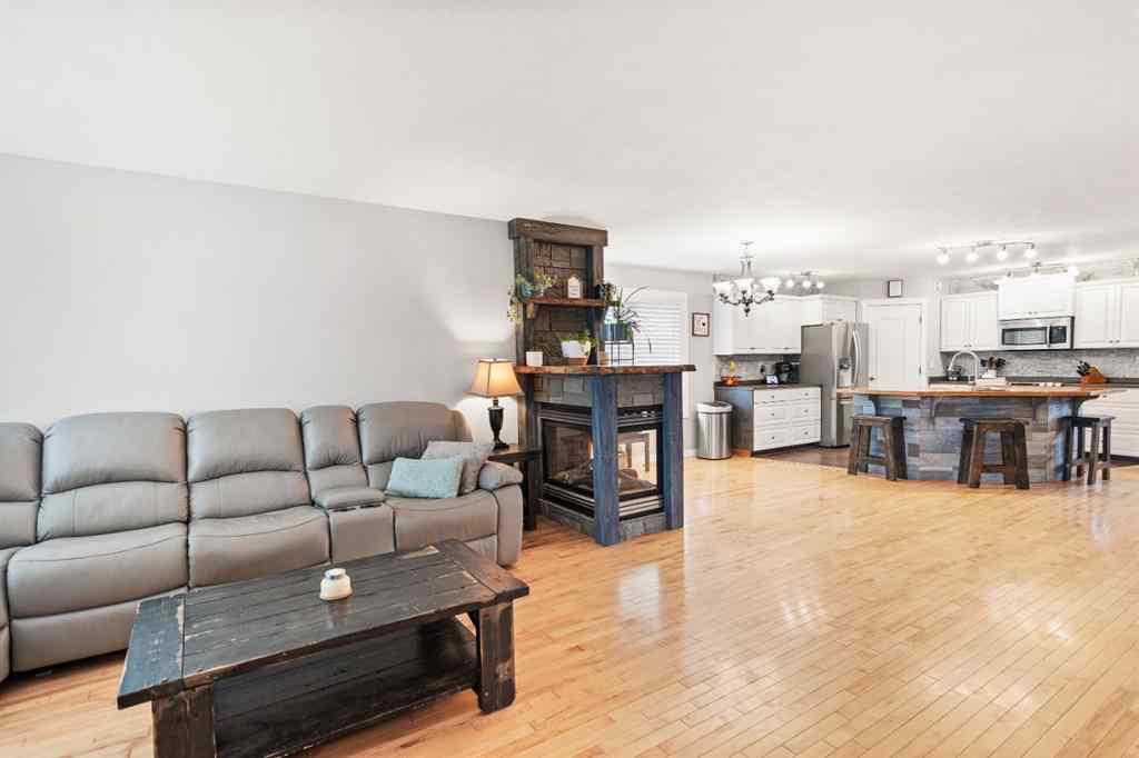 MLS® A2255373 - 5215 55 Avenue  in NONE Eckville, Residential
