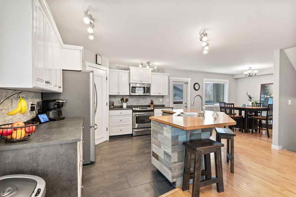MLS® A2255373 - 5215 55 Avenue  in NONE Eckville, Residential