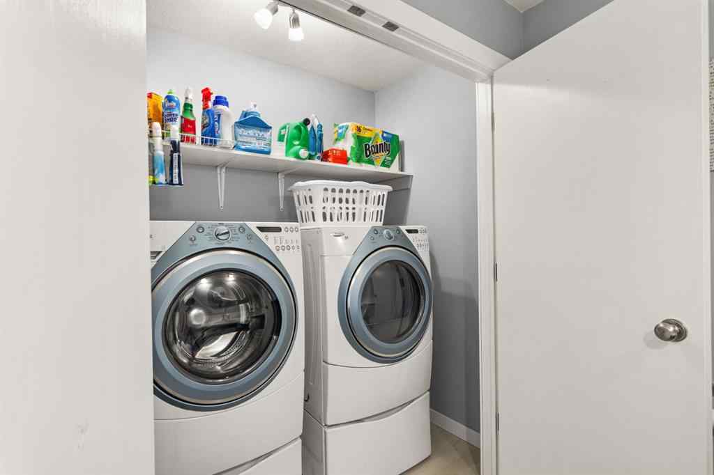MLS® A2255373 - 5215 55 Avenue  in NONE Eckville, Residential