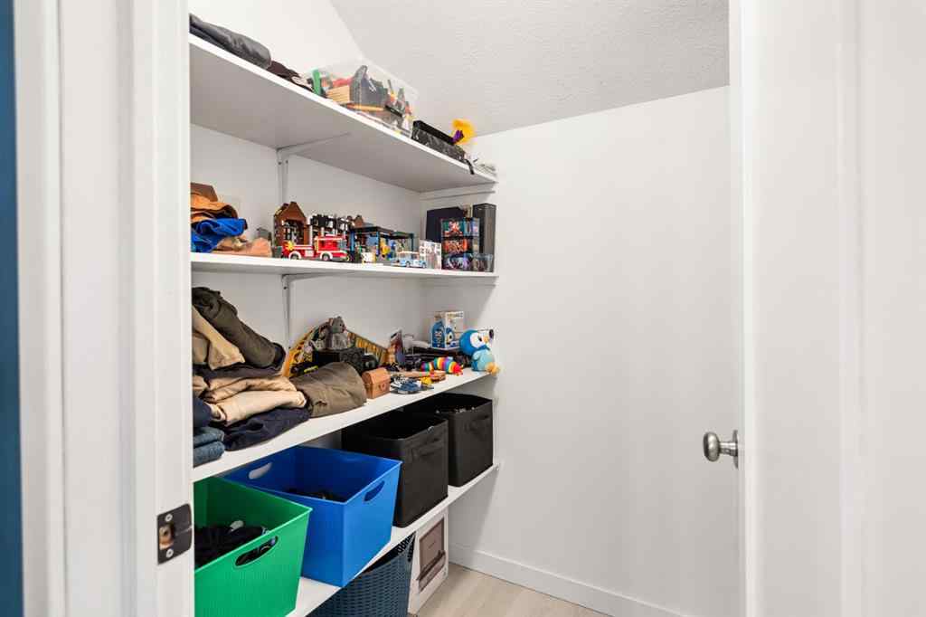MLS® A2255373 - 5215 55 Avenue  in NONE Eckville, Residential