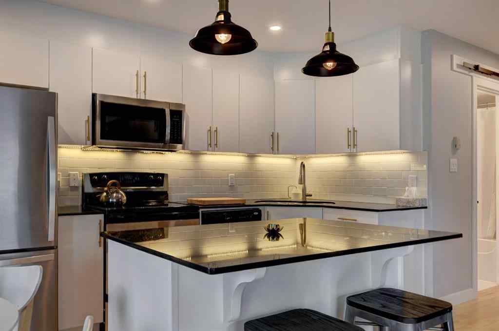 MLS® A2255375 - Unit #302 534 22 Avenue SW in Cliff Bungalow Calgary, Residential
