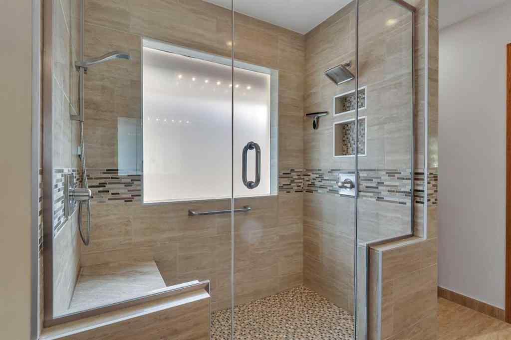 MLS® A2255381 - 316 8 Avenue NE in Crescent Heights Calgary, Residential