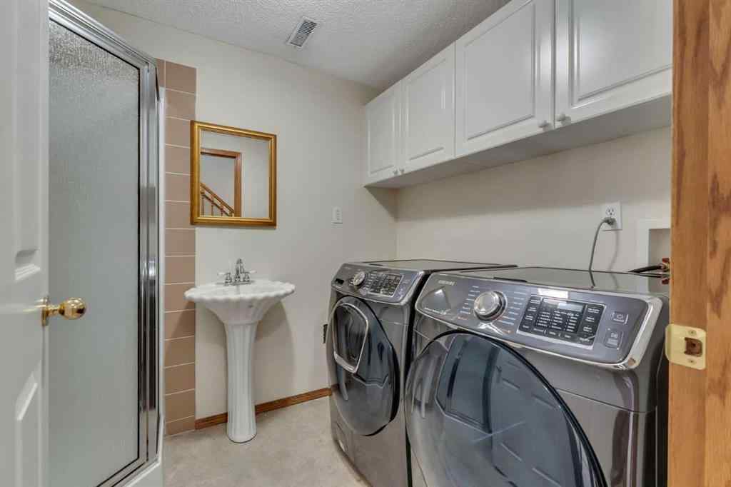 MLS® A2255381 - 316 8 Avenue NE in Crescent Heights Calgary, Residential