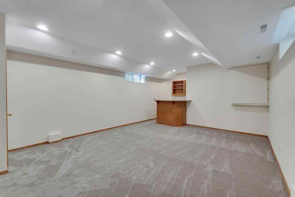 MLS® A2255381 - 316 8 Avenue NE in Crescent Heights Calgary, Residential
