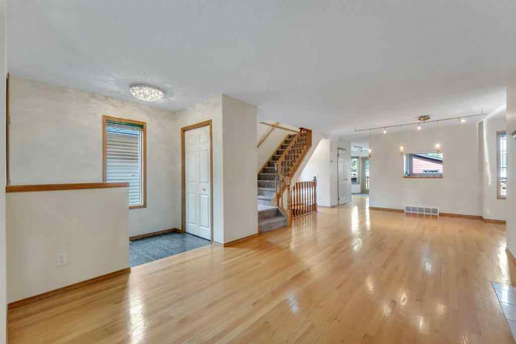 MLS® A2255381 - 316 8 Avenue NE in Crescent Heights Calgary, Residential