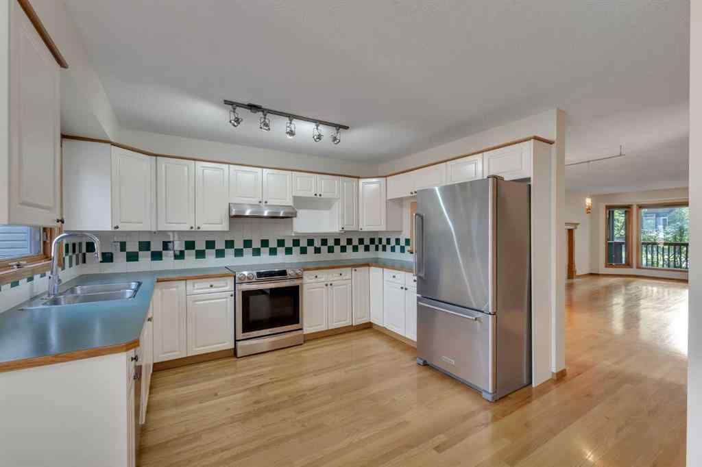 MLS® A2255381 - 316 8 Avenue NE in Crescent Heights Calgary, Residential