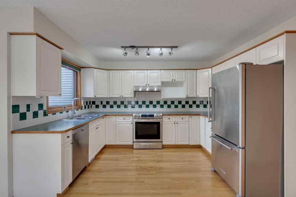MLS® A2255381 - 316 8 Avenue NE in Crescent Heights Calgary, Residential