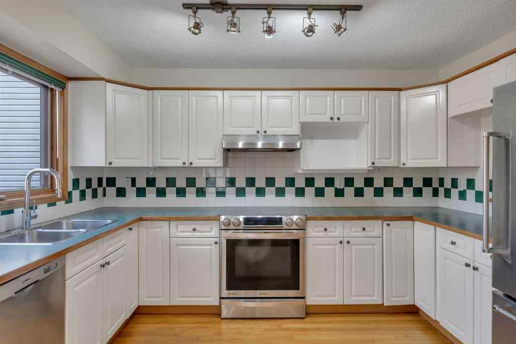 MLS® A2255381 - 316 8 Avenue NE in Crescent Heights Calgary, Residential