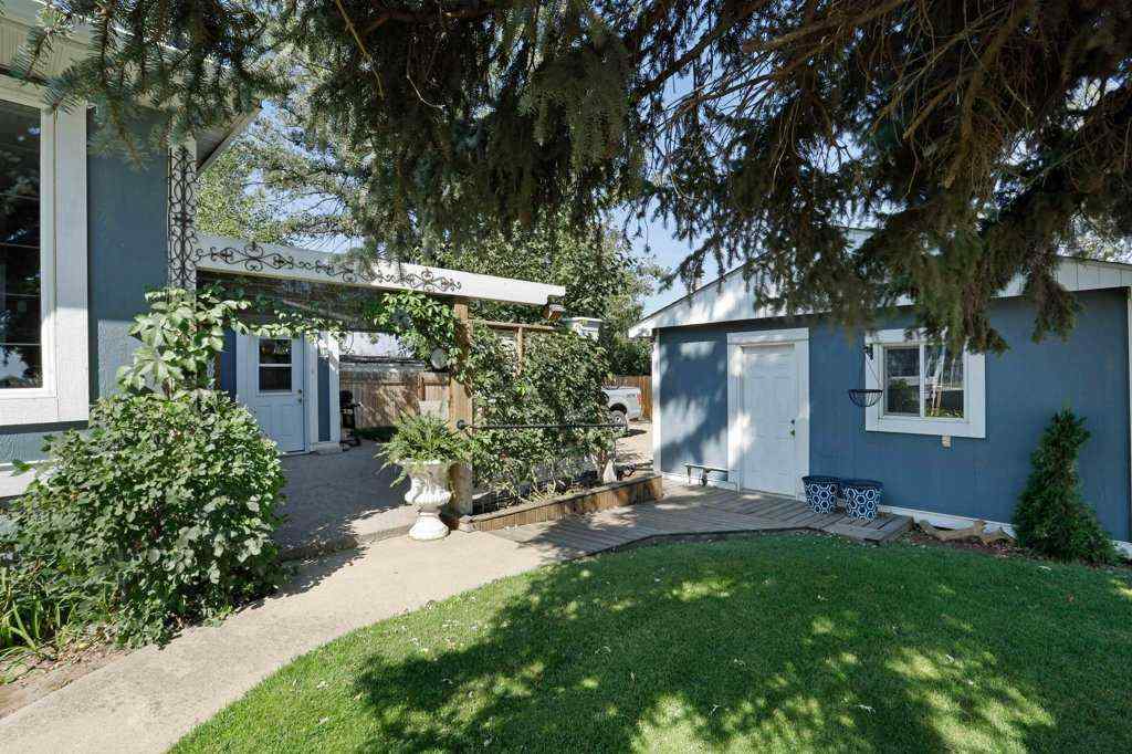 MLS® A2255392 - 4 spruce Avenue W in Sunnylea Brooks, Residential