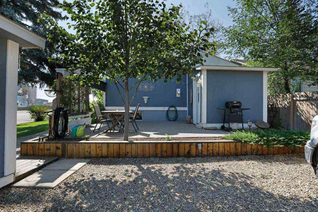 MLS® A2255392 - 4 spruce Avenue W in Sunnylea Brooks, Residential