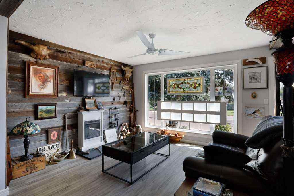 MLS® A2255392 - 4 spruce Avenue W in Sunnylea Brooks, Residential