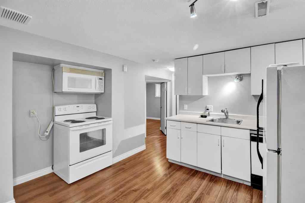 MLS® A2255408 - 516 32 Avenue NE in Winston Heights/Mountview Calgary, Residential
