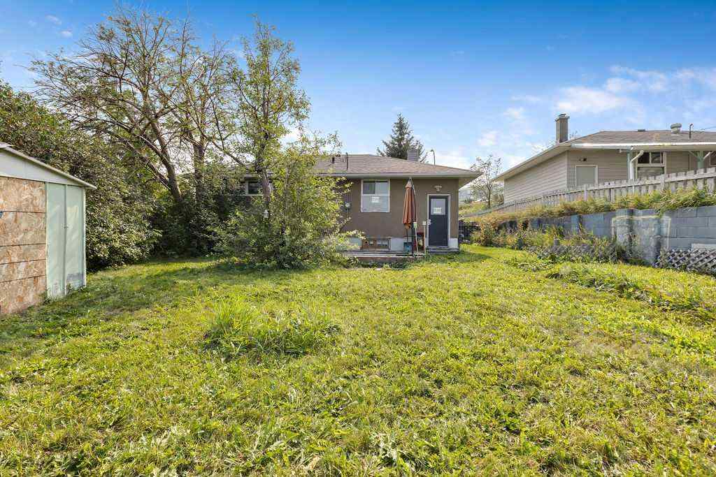MLS® A2255408 - 516 32 Avenue NE in Winston Heights/Mountview Calgary, Residential