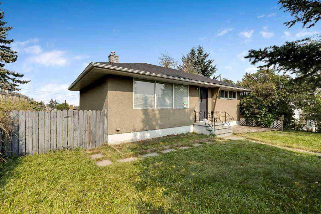 MLS® A2255408 - 516 32 Avenue NE in Winston Heights/Mountview Calgary, Residential