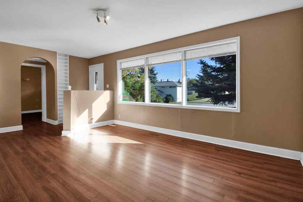 MLS® A2255408 - 516 32 Avenue NE in Winston Heights/Mountview Calgary, Residential