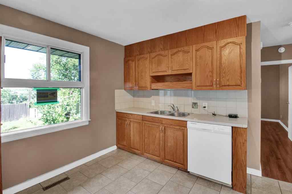 MLS® A2255408 - 516 32 Avenue NE in Winston Heights/Mountview Calgary, Residential