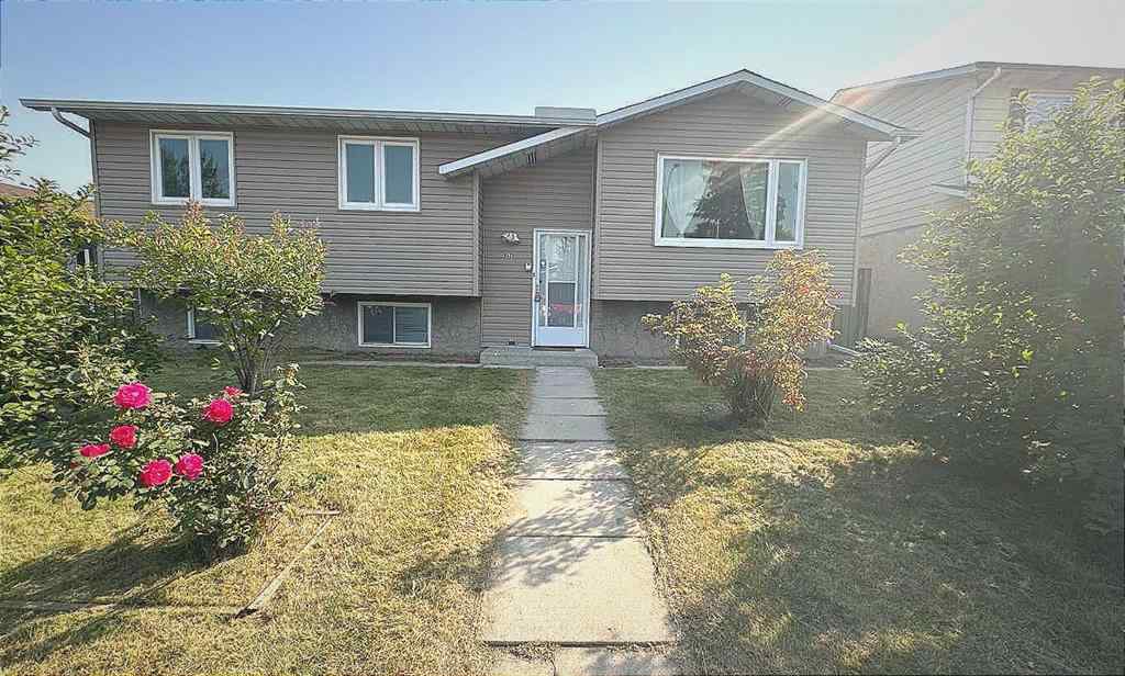 MLS® A2255440 - 932 Rundlecairn Way NE in Rundle Calgary, Residential