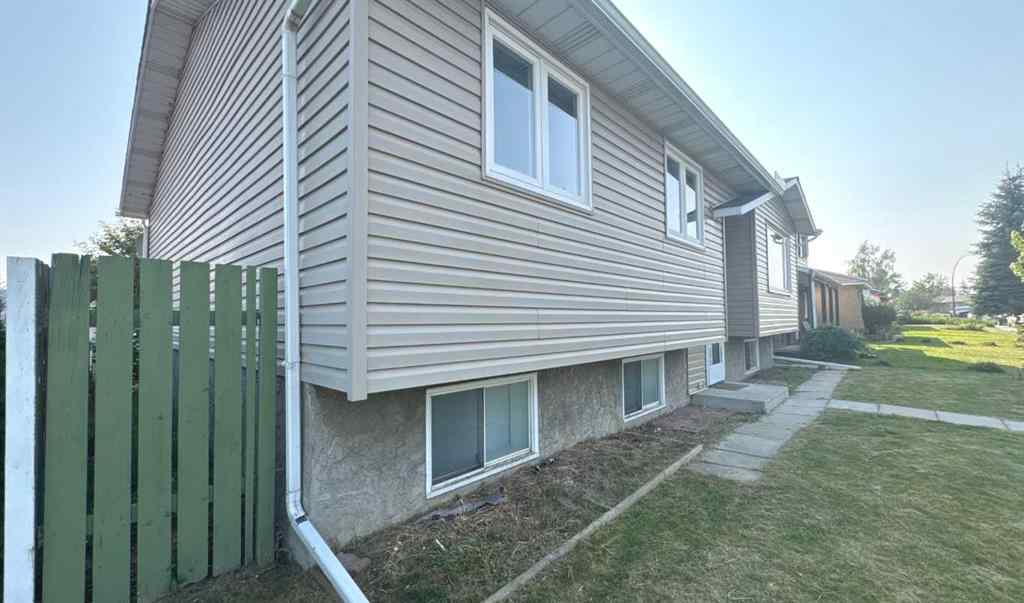 MLS® A2255440 - 932 Rundlecairn Way NE in Rundle Calgary, Residential
