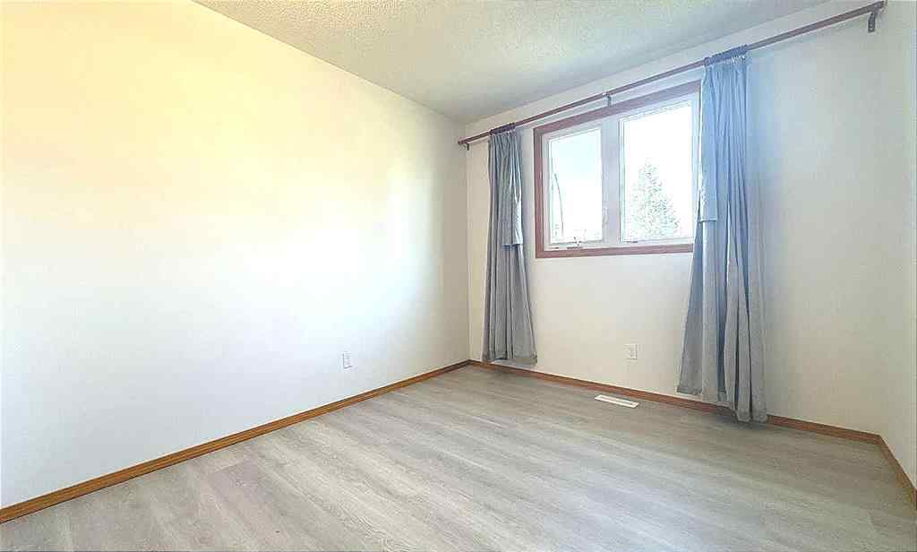 MLS® A2255440 - 932 Rundlecairn Way NE in Rundle Calgary, Residential