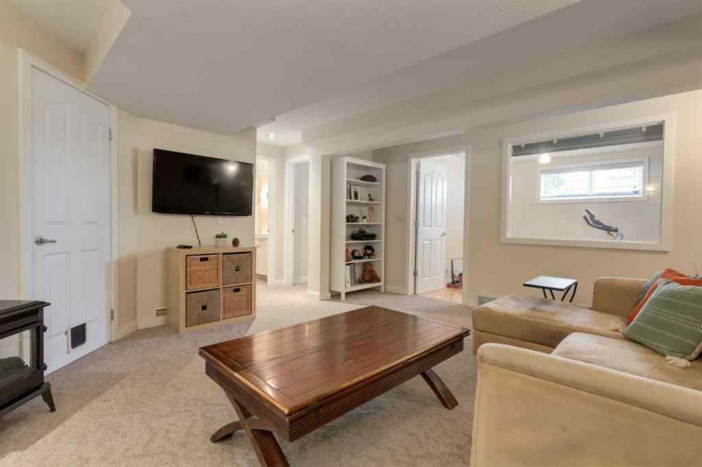 MLS® A2255446 - 21 Springbank Rise SW in Springbank Hill Calgary, Residential