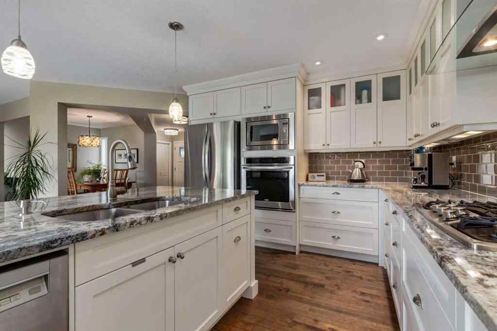 MLS® A2255446 - 21 Springbank Rise SW in Springbank Hill Calgary, Residential