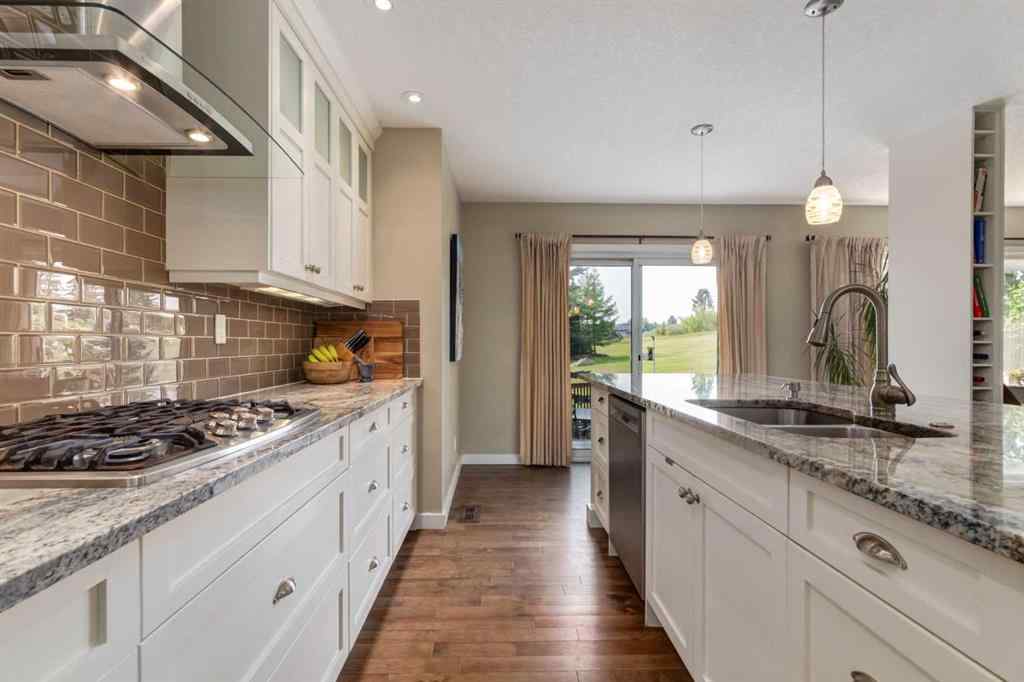 MLS® A2255446 - 21 Springbank Rise SW in Springbank Hill Calgary, Residential