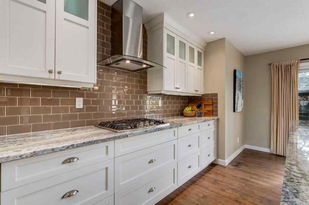 MLS® A2255446 - 21 Springbank Rise SW in Springbank Hill Calgary, Residential