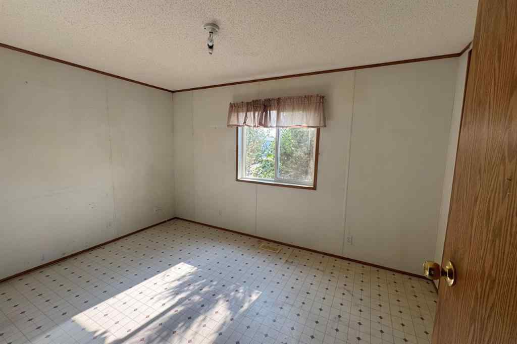 MLS® A2255452 - 9738 121 Avenue  in Crystal Ridge Grande Prairie, Residential