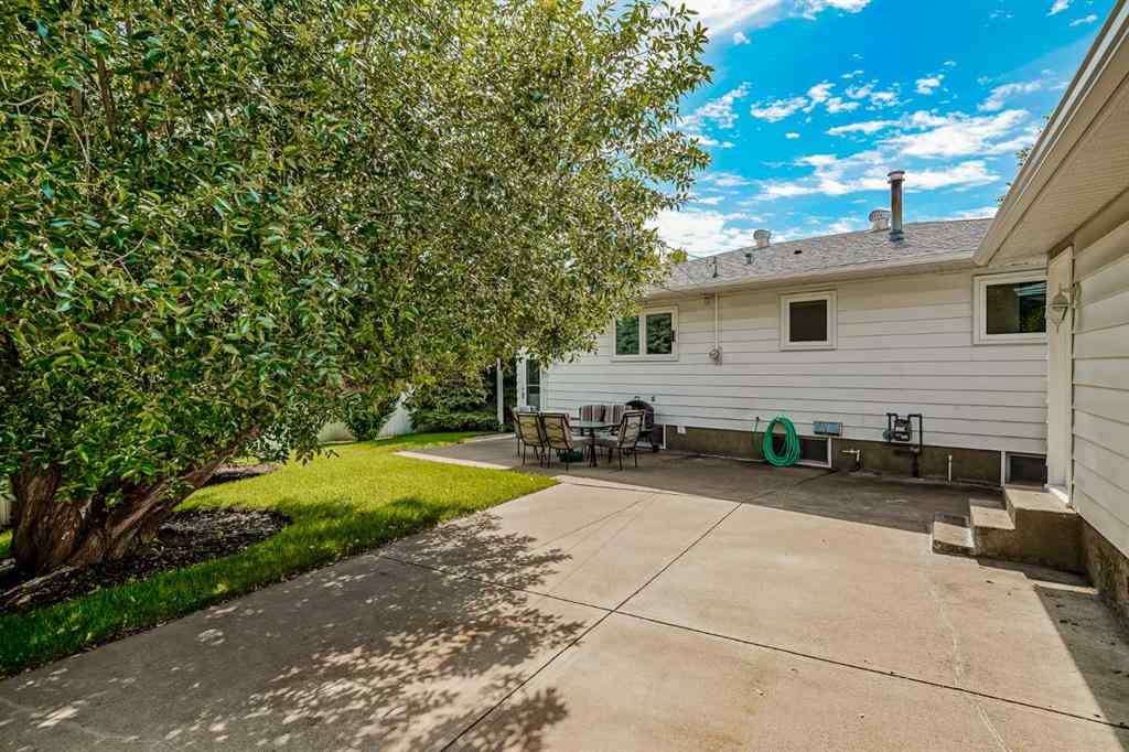 MLS® A2255459 - 7419 Huntertown Crescent NW in Huntington Hills Calgary, Residential