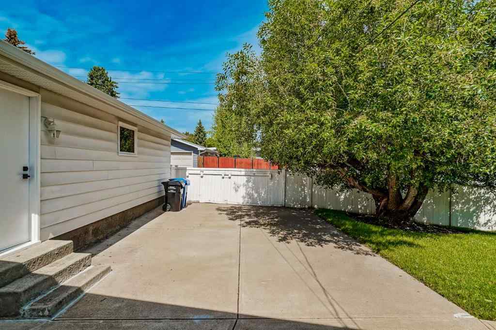 MLS® A2255459 - 7419 Huntertown Crescent NW in Huntington Hills Calgary, Residential