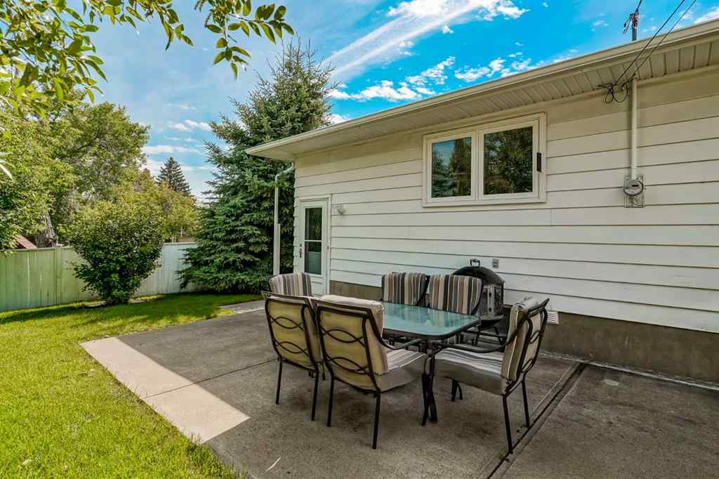 MLS® A2255459 - 7419 Huntertown Crescent NW in Huntington Hills Calgary, Residential