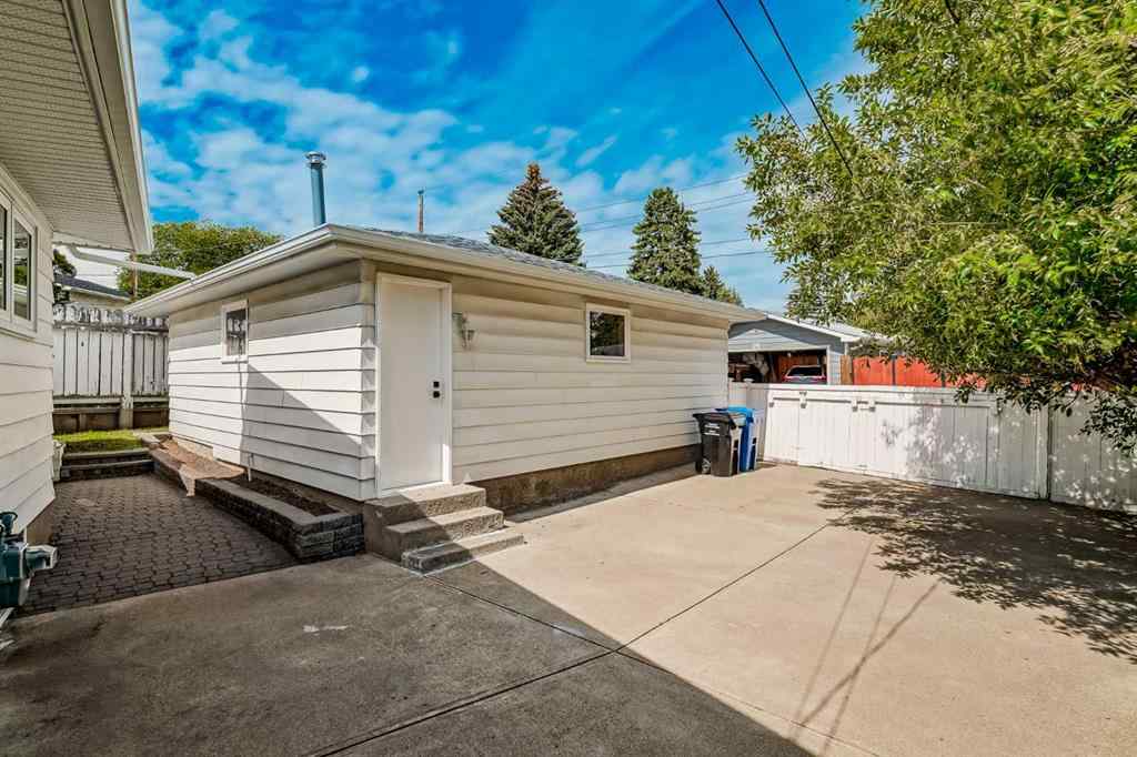 MLS® A2255459 - 7419 Huntertown Crescent NW in Huntington Hills Calgary, Residential