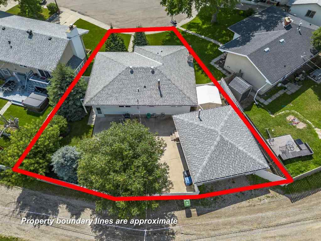 MLS® A2255459 - 7419 Huntertown Crescent NW in Huntington Hills Calgary, Residential