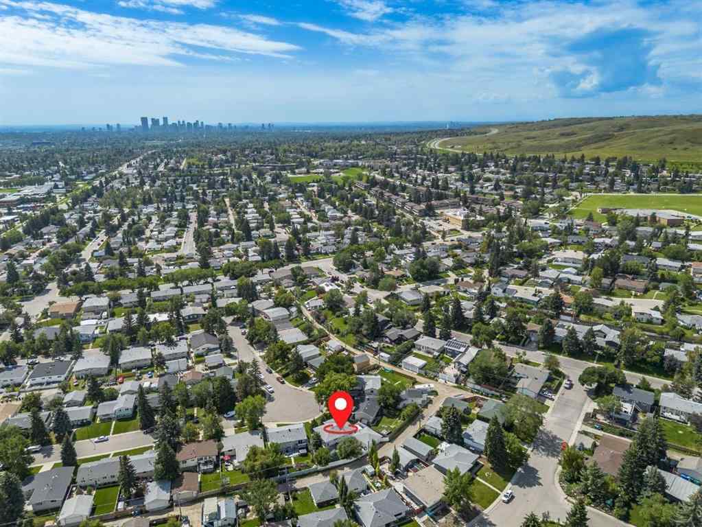 MLS® A2255459 - 7419 Huntertown Crescent NW in Huntington Hills Calgary, Residential