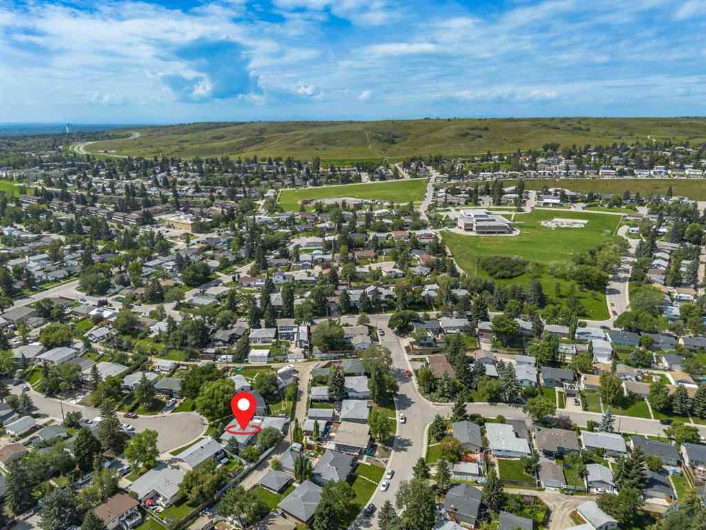 MLS® A2255459 - 7419 Huntertown Crescent NW in Huntington Hills Calgary, Residential
